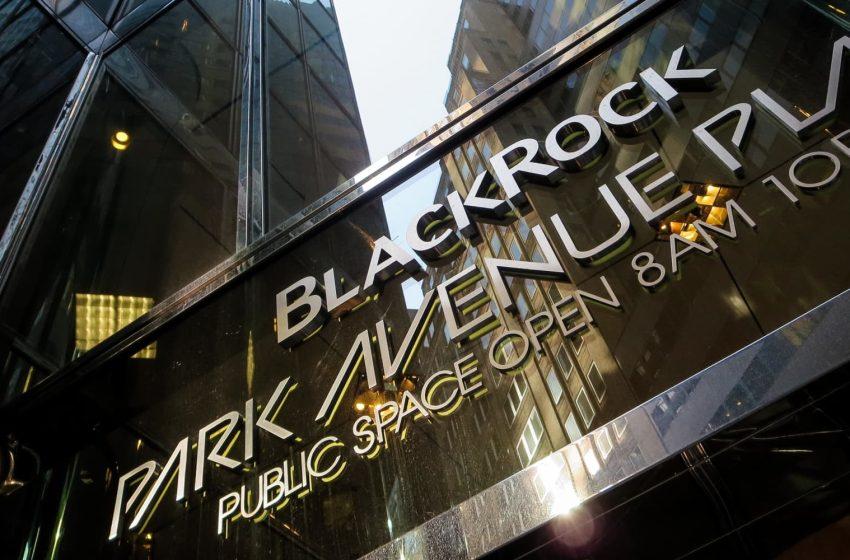  BlackRock ETF stumia Bitcoin į “lūžio tašką”. JAV subjektai kaupia BTC